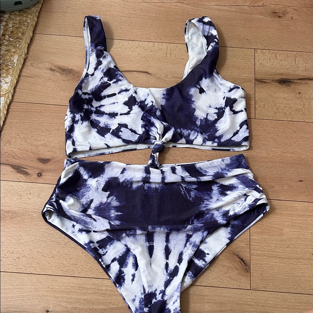 Cupshe Navy and White Tie-Dye High-Waist Bikini Set